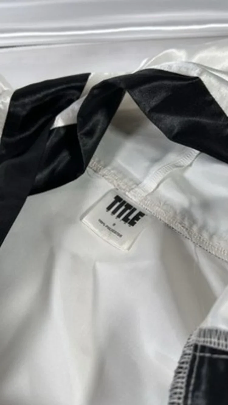 TITLE ALI BOXING SHINY SATIN GLANZ WHITE & BLACK ROBE HOODED SIZE S FULL LENGTH